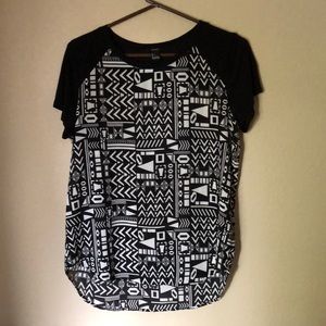 black and white short sleeve top